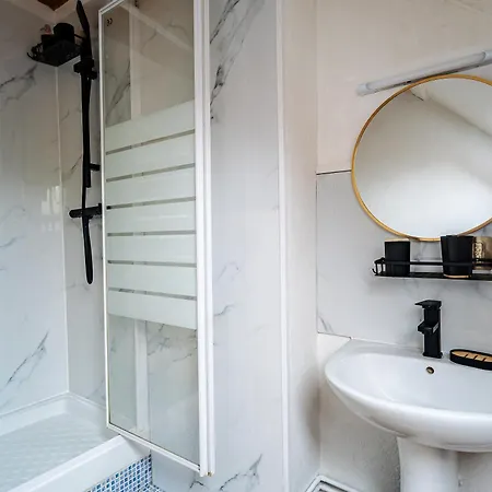 Апартаменты Renovated Duplex In The Heart Of *
