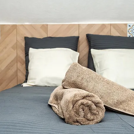 아파트 Renovated Duplex In The Heart Of *